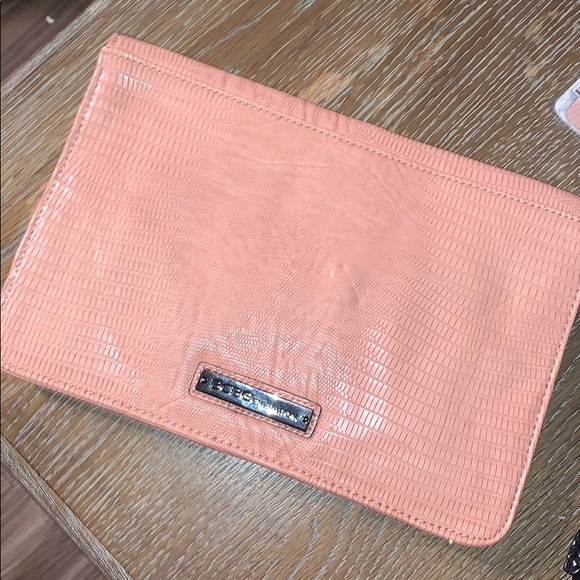 Pink BCBGeneration clutch!π - Picture 3 of 9